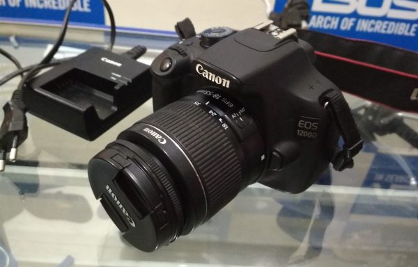 DSLR Canon 1200D Lensa 18-55mm III kondisi Bagus (LAKU)