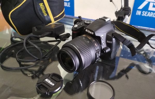 Kamera DSLR Nikon D3000 Lensa 18-55mm VR Kondisi Bagus SC 7 Ribuan (LAKU)