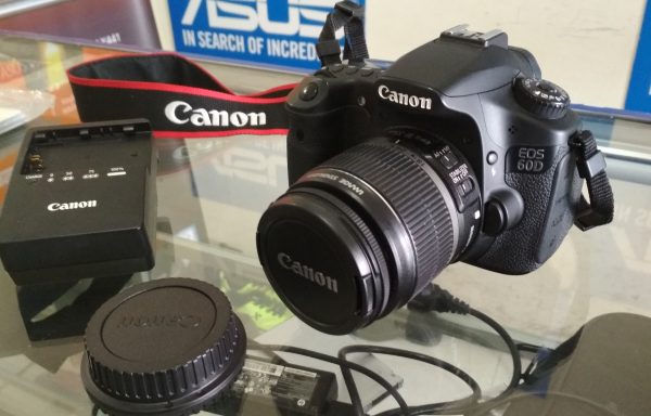 Kamera DSLR Canon 60D Lensa 18-55mm IS Istimewa (LAKU)